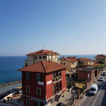 Casa Titti Daire Imperia